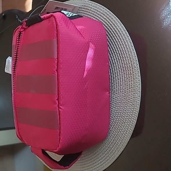 👝Adidas Team Toiletry Bag - Picture 6 of 13